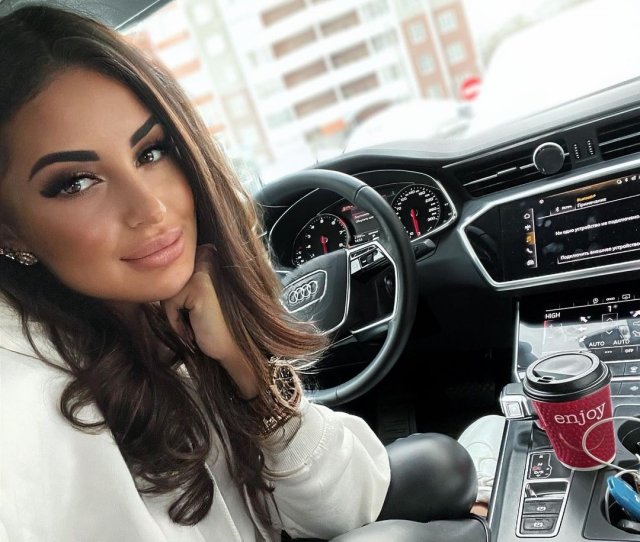 Алена Мужева️️️️️ - петербургская автоледи, которая чуть не устроила ДТП, извинилась