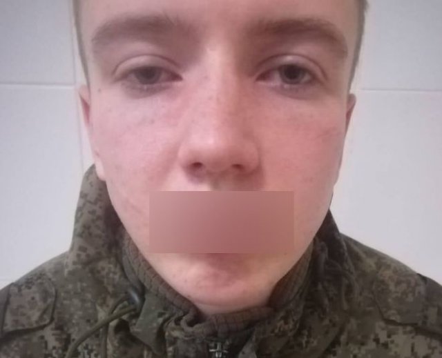Солдат зашил себе рот нитками, поговорив по телефону с девушкой и поругавшись с ней