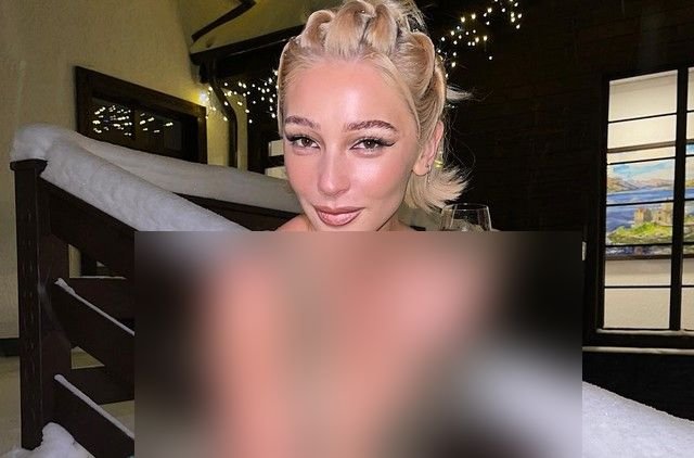 Настя Ивлеева встретила Новый год в платье на голое тело, а после показала, как проснулась 1 января