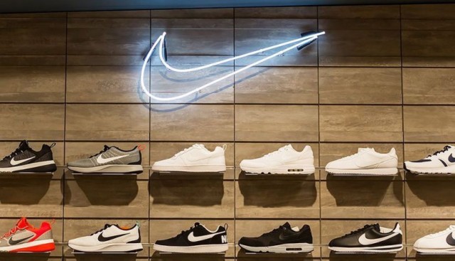 Американский производитель обуви и одежды Nike уходит из России