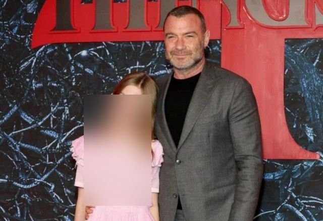 Актер "Рэй Донован" Лив Шрайбер пришел на премьеру с сыном, который думает, что он девочка