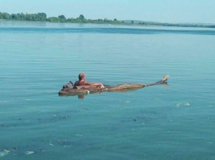 Мужчина пытался сбежать от жены на самодельном плоту