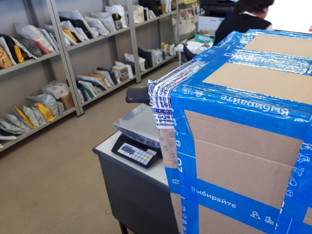 Сотрудница "Почты России" и её сын придумали по-своему блестящую схему кражи телефонов с "Алиэкспресса"