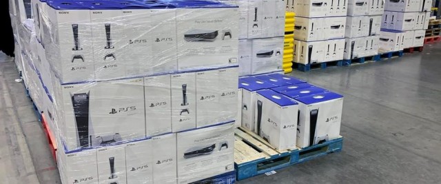 Количество PS5 на складах российских торговых сетей постоянно растет, но консоли никто не покупает