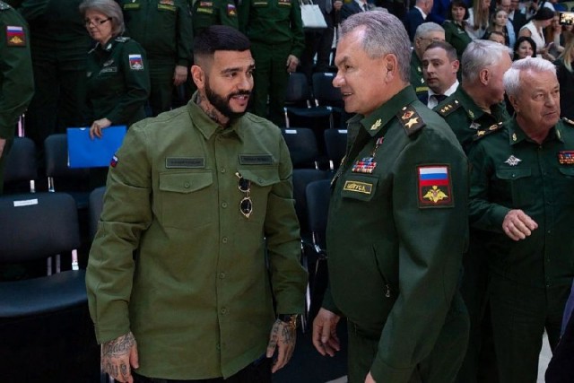 Он герой только Пугачеву стебать