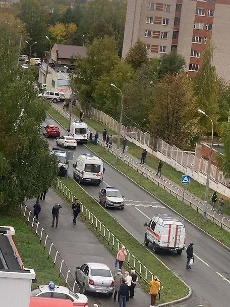 ⚡️В Ижевске в школе №88 на Пушкинской улице стрельба