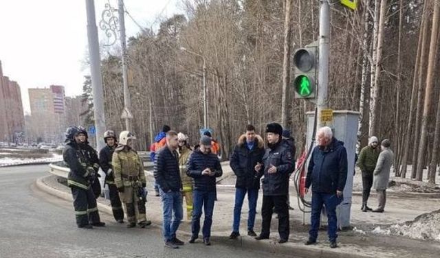 В Перми "ГАЗель" полностью провалилась под асфальт