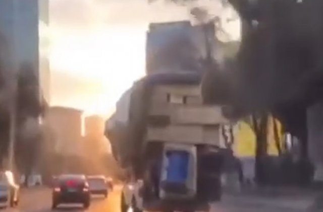 Когда ты буквально воспринял фразу: "Все свое ношу с собой"