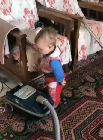 Когда начальник внезапно зашёл, и ты пытаешься изобразить бурную деятельность