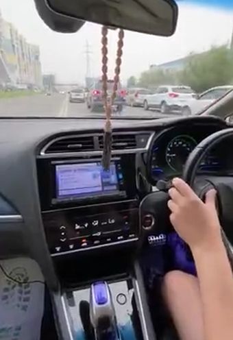 Это существо ещё гордится своими покатушками по встречке и выкладывает их в интернет!