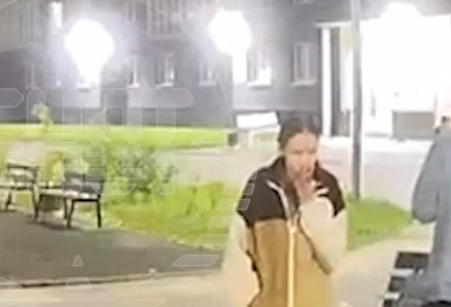 "Это моя судьба": в Санкт-Петербруге мужик выбросил телевизор из окна и чуть не попал в людей