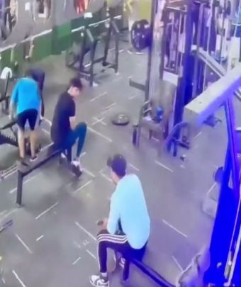 Спасатель в спортзале⁠⁠