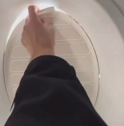 А как вам такой вид из иллюминатора?