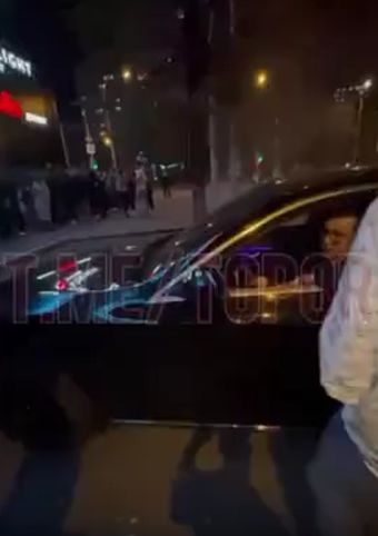 В Москве сверхразум решил погазовать перед девушками на своем Мерсе