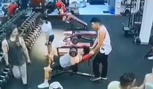 Братушки в спортзале всегда поддержат