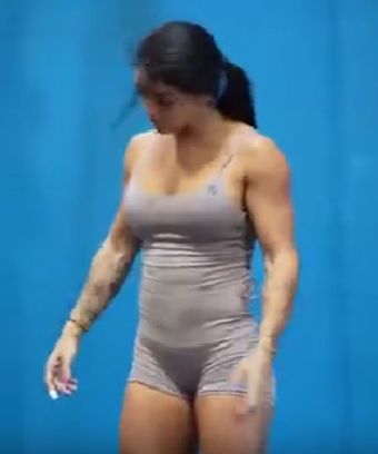 Дама на спорте