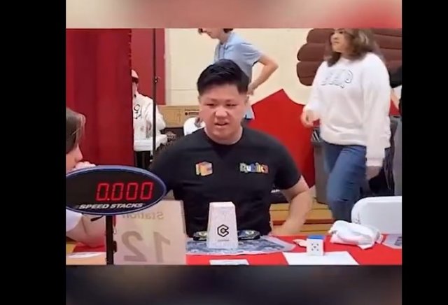 Что творит этот мужчина