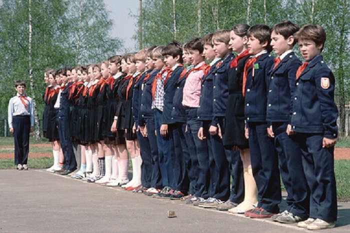 Как менялась школьная форма в России