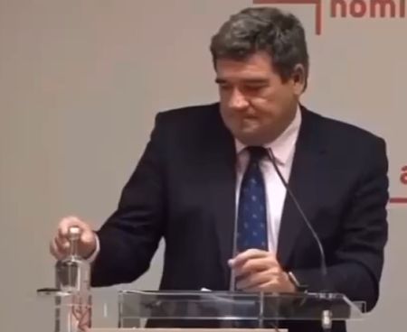 Этому столику больше не наливать⁠⁠