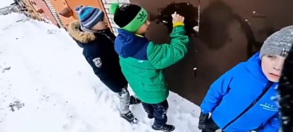 Этих четверых задержать и наказать