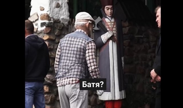 Парень переоделся в деда и решил проверить охранника, пустит ли тот его в Барвиху