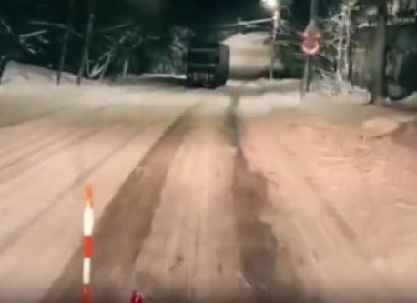 Паш, просыпь ему