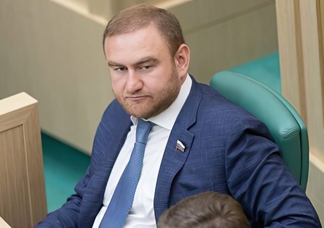 Арашуков пожаловался на унижения в колонии.