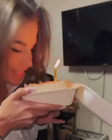 С ДР, глупая девка⁠⁠