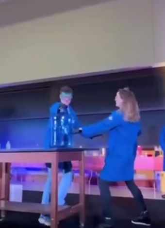 Это преподаватель физики из Техаса
