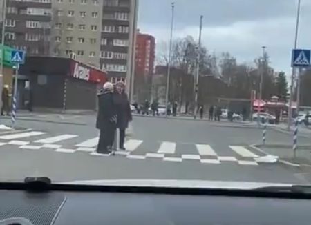 Это вопрос к ПДД