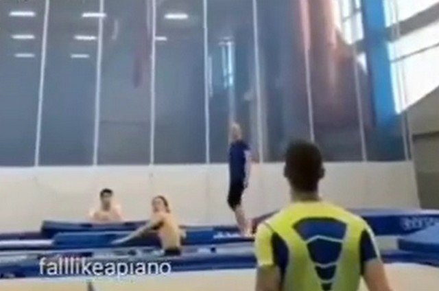 В долгу перед этим молодым человеком