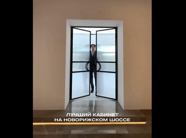 Кабинет, который больше напоминает отдельную квартиру