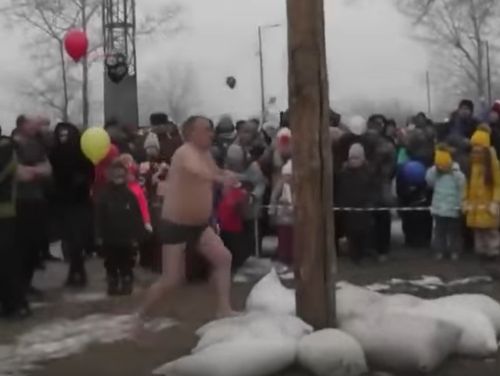Лютый дядька на масленице⁠⁠