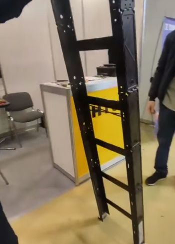 На выставке оборудования показали уникальную складную лестницу