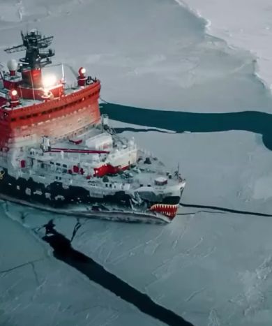 Атомный ледокол “Ямал” из России на Северном полюсе⁠⁠