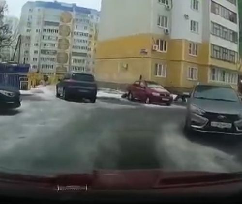 Уступи дорогу автоледи