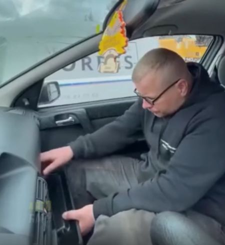 С такими товарищами, врагов искать не приходится
