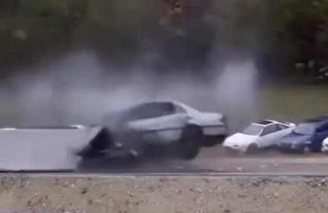 Как выглядит авария на скорости 200 километров в час