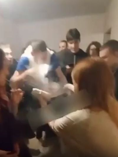 "Вика, ты чё творишь!? Ты *банутая?!"