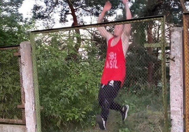 Правильная техника перепрыгивания через забор