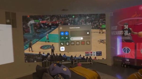 Человек, купивший Apple Vision Pro по цене 3500 долл., записал свое ежедневное использование девайсом.
