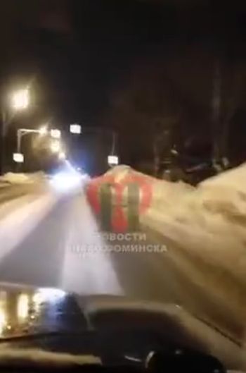 В Наро-Фоминске для пешеходов выкопали тоннель в сугробе