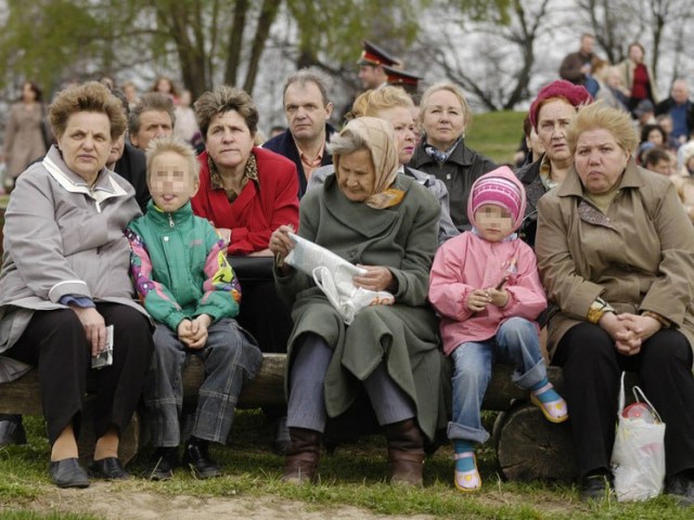 Чиновники пригрозили оштрафовать семьи, в которых за детьми присматривают бабушки и дедушки
