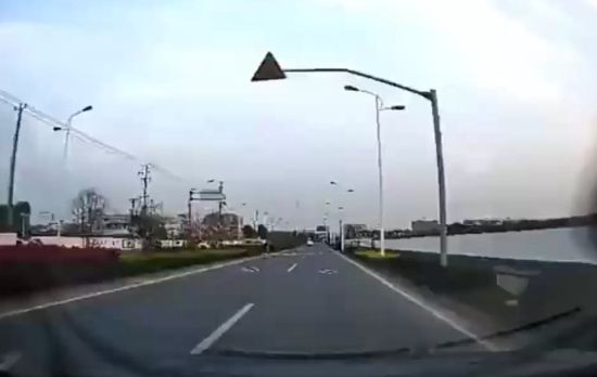 Нелегкая и опасная работа у автомобильных автоподставщиков⁠⁠