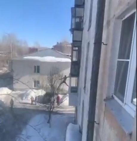 В Свердловской области солевой наркоман возомнил себя обезьяной