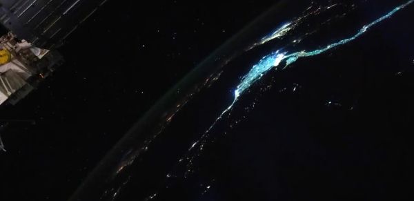 Настоящая ТЕМНОТА планеты Земля, видимая из космоса
