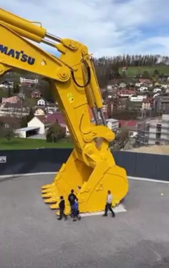 Не экскаватор,а ЭКСКАВАТОРИЩЕ