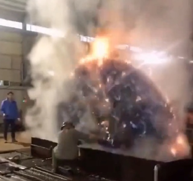 Закалка огромного лезвия пилы