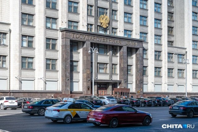 Новые законы с мая 2024 года: цены на алкоголь взлетят, ЕГЭ наконец-то можно будет пересдать