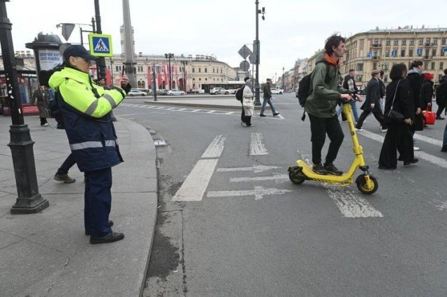 В Петербурге за день выявили 50 самокатчиков-нарушителей